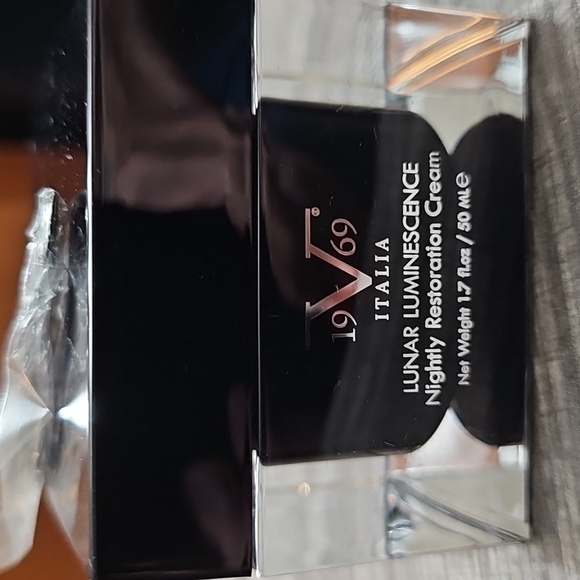 NIB - By VERSACE 19.69 ABBIGLIAMENTO SPORTIVO SRL-LUMINESCENCE CREAM - Picture 3 of 7